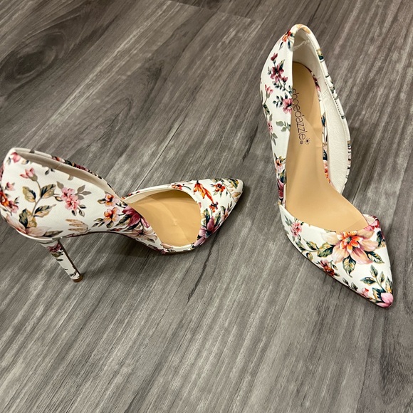 Shoe Dazzle Shoes Floral Pumps Brand New Tried On To Walk Around Havent Been Worn 4 Inch